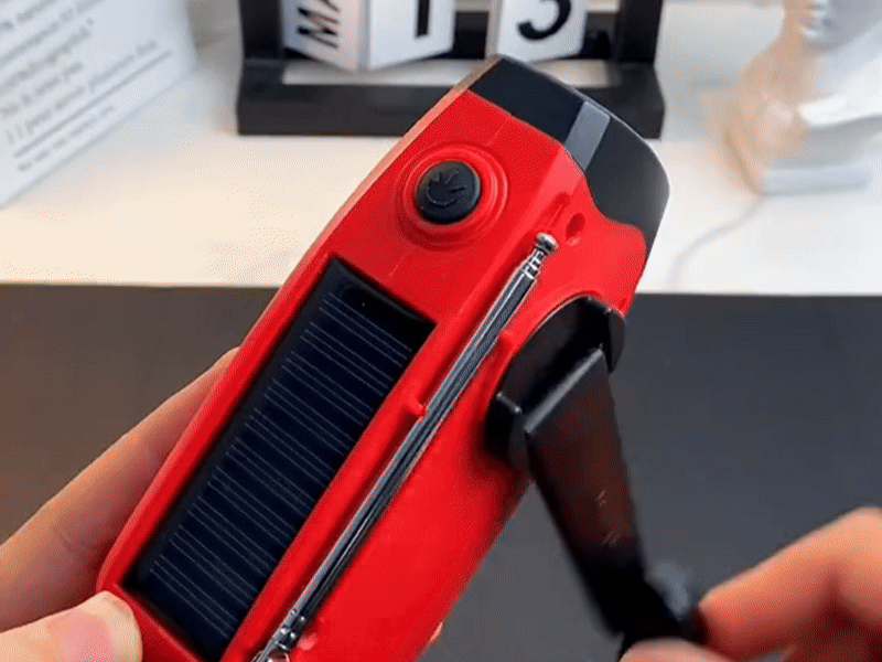 Radio de Emergencia Potente y Recargable | Seguridad en Cualquier Situ –  Blackout Essentials